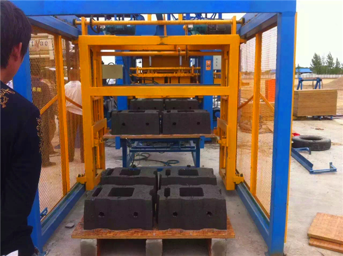Yixin QT4-15 Semi Automatic Automaticlly Hydraulic Concrete Block Making Machine
