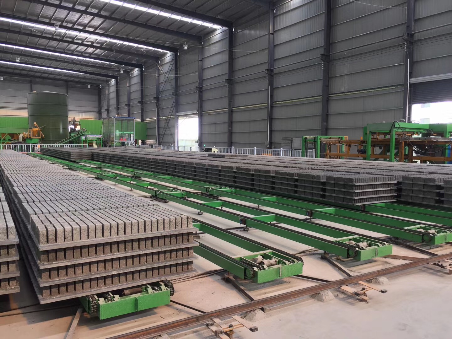 Qunfeng Industrial Concrete Hollow Block Production Line Manufacturer