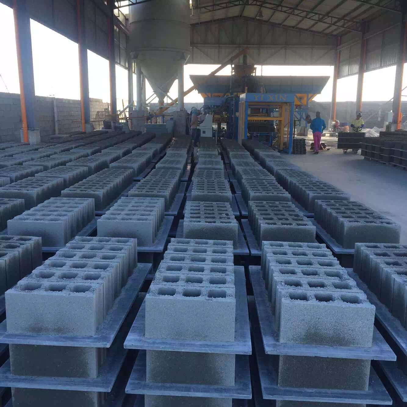 Yixin QT5-15 Concrete Block Making Machine Price in India