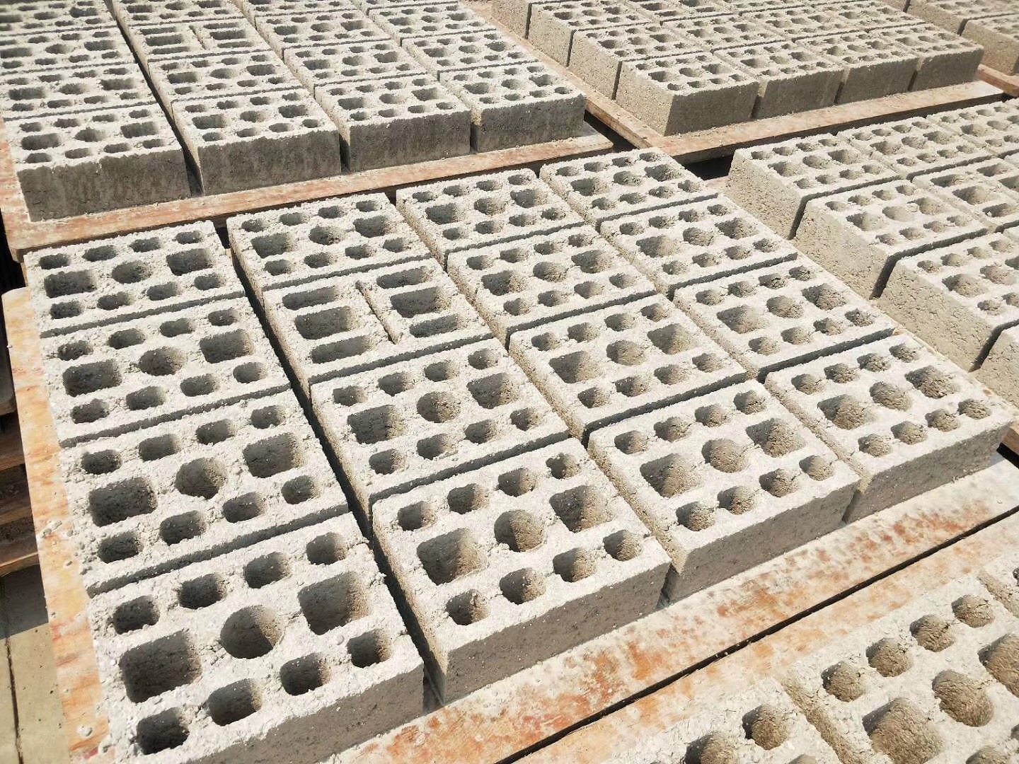QT8-15 Hollow Block Molding Machine Cement Brick Factory 